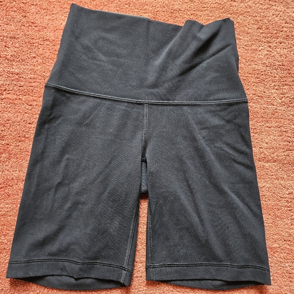 Aritzia TnAction TnaBUTTER™ Cheeky Hi-Rise 7" Short Legging Size 2XS Black - Picture 4 of 5